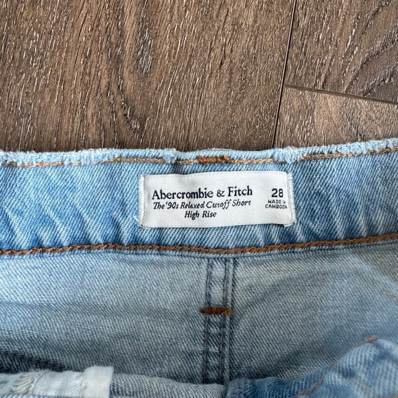 Abercrombie Jean Shorts. The 90’s Relaxed Cut Off High Rise.  Women’s size 28. - Picture 3 of 6